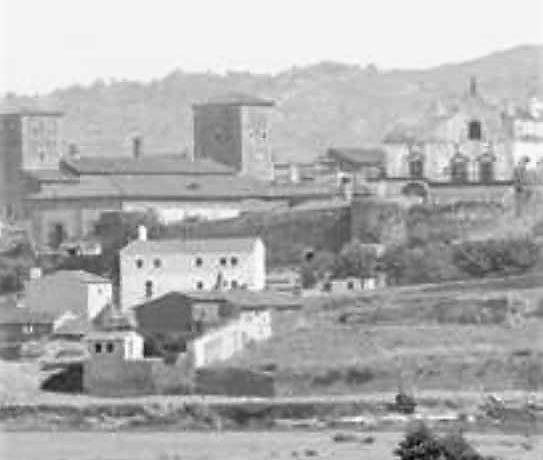 Detalle de una fotografía de 1870 con las dos torres sobre el caserío