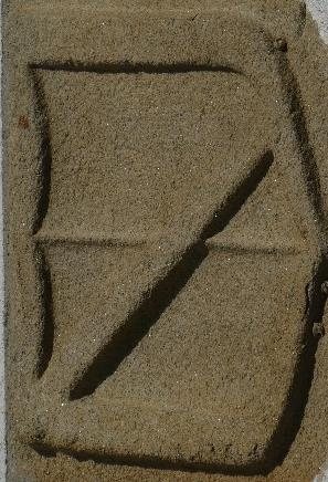 Escudo de los Carvajal en la calle Trujillo